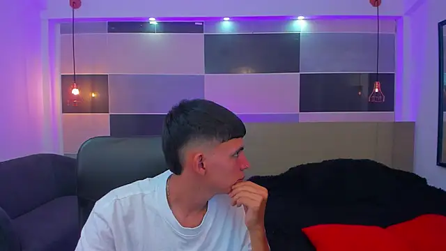 Snapshot of Juan_Nd_Steven chatting on February 4, 2025, 4:59 am Juan Nd Steven online show from February 4, 2025, 4:59 am