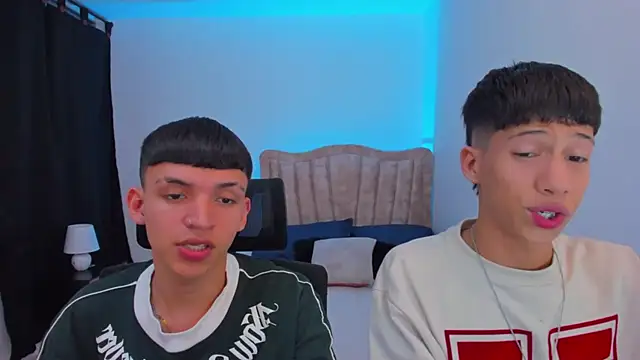 Snapshot of Juan_Nd_Steven chatting on October 9, 2025, 4:35 am Juan Nd Steven online show from October 9, 2025, 4:35 am