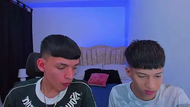 Snapshot of Juan_Nd_Steven chatting on October 8, 2025, 4:14 am Juan Nd Steven online show from October 8, 2025, 4:14 am