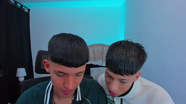 Snapshot of Juan_Nd_Steven chatting on October 4, 2025, 4:14 am Juan Nd Steven online show from October 4, 2025, 4:14 am
