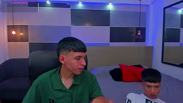 Snapshot of Juan_Nd_Steven chatting on February 27, 2025, 4:24 am Juan Nd Steven online show from February 27, 2025, 4:24 am