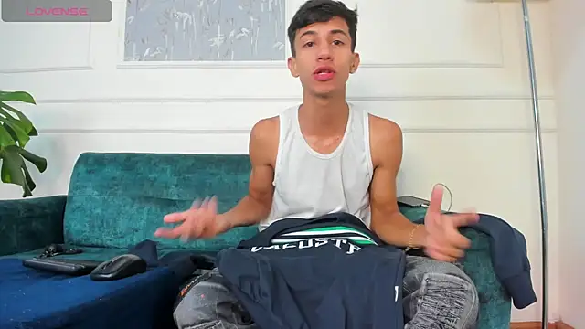 Snapshot of Lucian_Davi chatting on March 1, 2025, 12:12 pm Lucian Davi online show from March 1, 2025, 12:12 pm