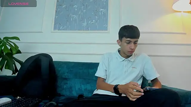 Snapshot of Lucian_Davi chatting on March 3, 2025, 12:17 pm Lucian Davi online show from March 3, 2025, 12:17 pm