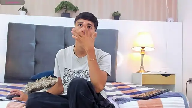 Snapshot of Lucian_Davi chatting on March 21, 2025, 12:28 pm Lucian Davi online show from March 21, 2025, 12:28 pm