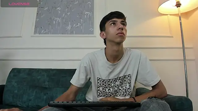 Snapshot of Lucian_Davi chatting on March 4, 2025, 12:01 pm Lucian Davi online show from March 4, 2025, 12:01 pm