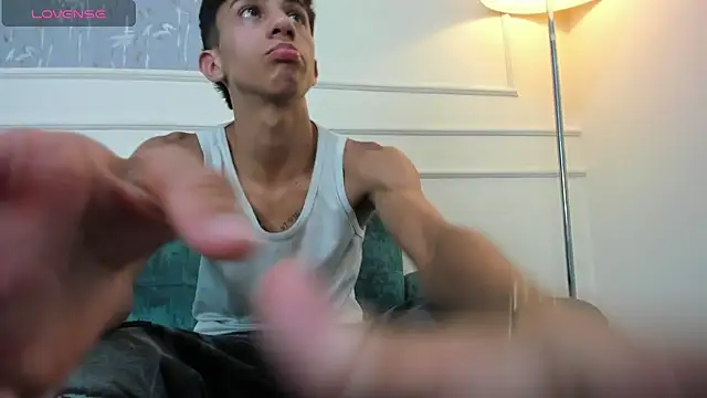 Snapshot of Lucian_Davi chatting on February 27, 2025, 3:40 am Lucian Davi online show from February 27, 2025, 3:40 am