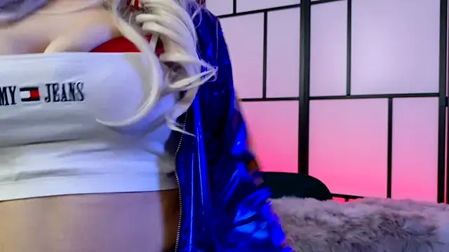 Snapshot of Allys_secret chatting on February 24, 2025, 7:19 pm Allys secret online show from February 24, 2025, 7:19 pm