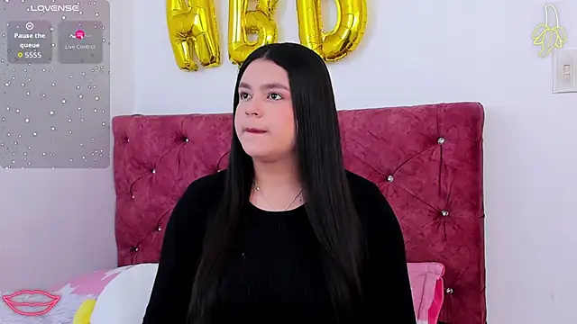 Snapshot of skyhotgirll chatting on April 1, 2026, 5:54 pm skyhotgirll online show from April 1, 2026, 5:54 pm