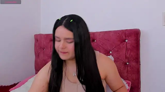 Snapshot of skyhotgirll chatting on April 15, 2026, 5:50 pm skyhotgirll online show from April 15, 2026, 5:50 pm