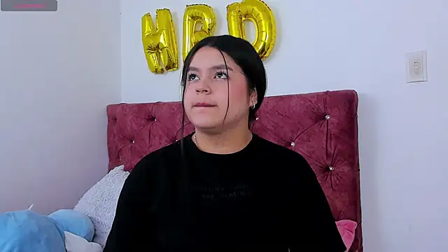 Snapshot of skyhotgirll chatting on April 11, 2026, 5:49 pm skyhotgirll online show from April 11, 2026, 5:49 pm