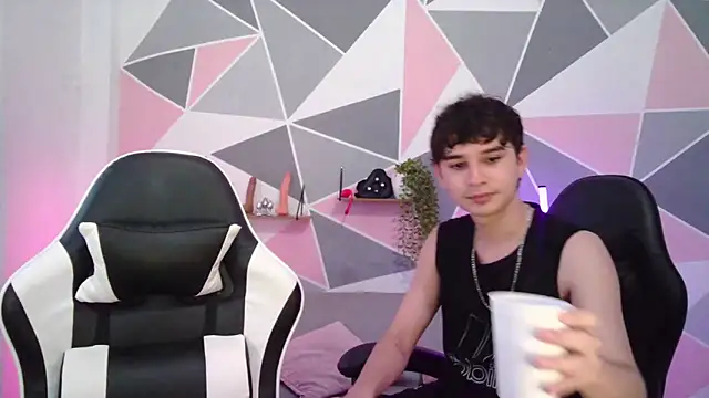 Snapshot of AndrewAnndCherry chatting on May 29, 2026, 10:16 pm AndrewAnndCherry online show from May 29, 2026, 10:16 pm
