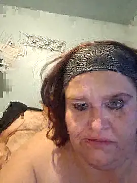 Snapshot of mcv131985 chatting on November 1, 2025, 5:47 am mcv131985 online show from November 1, 2025, 5:47 am