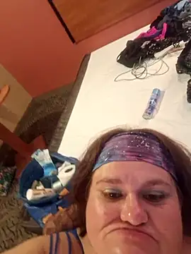 Snapshot of mcv131985 chatting on October 17, 2025, 4:16 am mcv131985 online show from October 17, 2025, 4:16 am