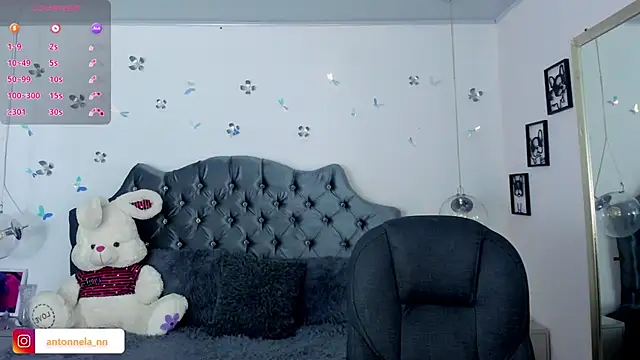  Antonnela  online show from March 18, 2025, 1:44 pm