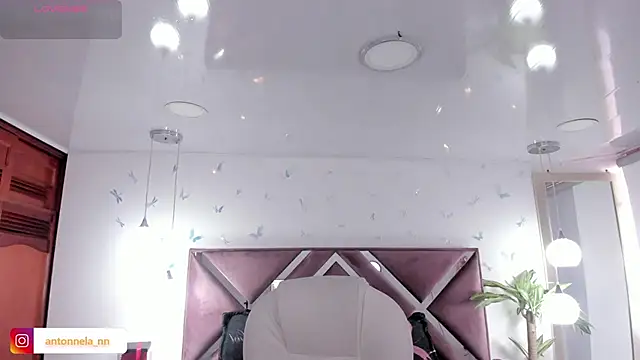  Antonnela  online show from December 15, 2025, 2:45 pm