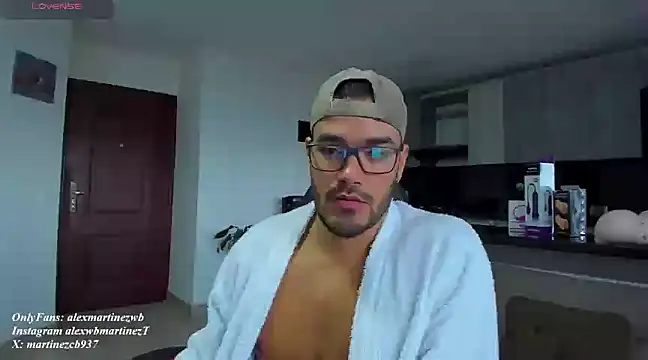 Snapshot of Alexander_Martines chatting on March 19, 2025, 10:31 pm Alexander Martines online show from March 19, 2025, 10:31 pm
