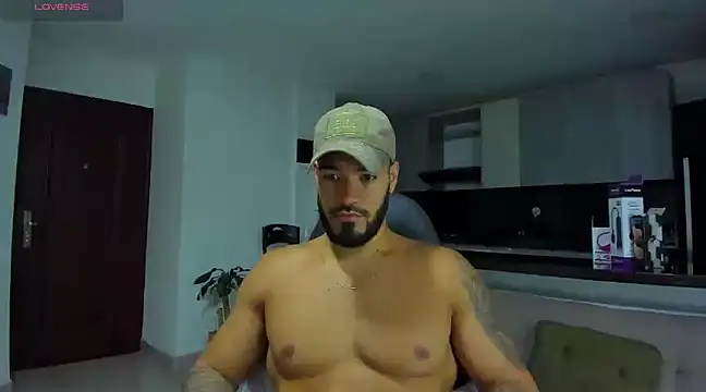 Snapshot of Alexander_Martines chatting on March 13, 2025, 11:16 pm Alexander Martines online show from March 13, 2025, 11:16 pm