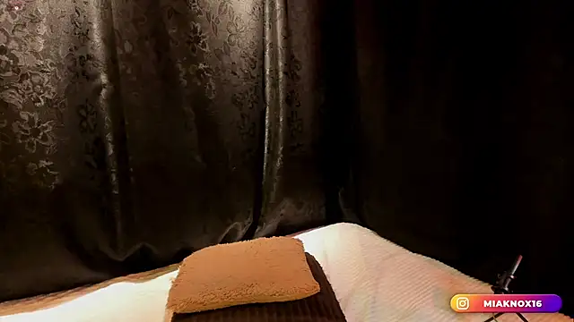 MiaKnox online show from February 3, 2026, 2:53 am