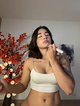 VictoriaHiill online show from May 19, 2026, 7:21 pm