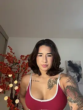 VictoriaHiill online show from May 16, 2026, 6:40 pm