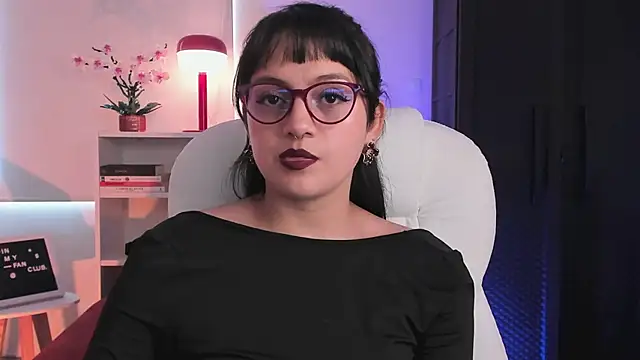 nahiapaws online show from April 10, 2026, 6:26 pm