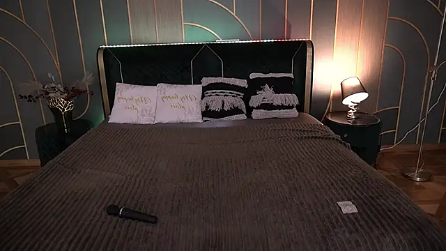 PamelaXX  online show from November 24, 2025, 9:04 pm