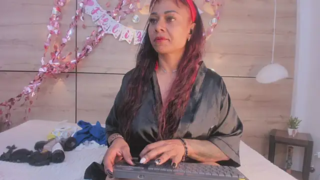 martina touss online show from February 13, 2026, 12:49 pm