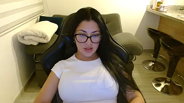 Snapshot of Charlotte_cute18 chatting on July 14, 2026, 1:16 am Charlotte cute18 online show from July 14, 2026, 1:16 am