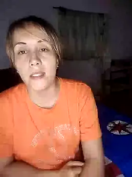 Snapshot of Isabel23zr chatting on January 2, 2025, 2:22 am Isabel23zr online show from January 2, 2025, 2:22 am