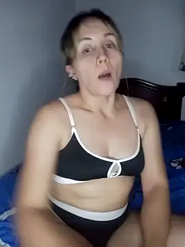 Snapshot of Isabel23zr chatting on January 18, 2025, 4:37 am Isabel23zr online show from January 18, 2025, 4:37 am