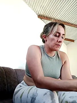 Snapshot of Isabel23zr chatting on September 24, 2025, 4:13 pm Isabel23zr online show from September 24, 2025, 4:13 pm