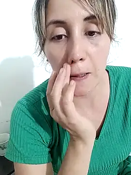 Snapshot of Isabel23zr chatting on February 21, 2025, 1:22 am Isabel23zr online show from February 21, 2025, 1:22 am