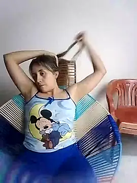 Snapshot of Isabel23zr chatting on January 24, 2025, 4:48 am Isabel23zr online show from January 24, 2025, 4:48 am