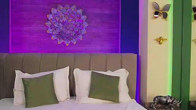 LoraDevine online show from February 22, 2026, 8:21 pm