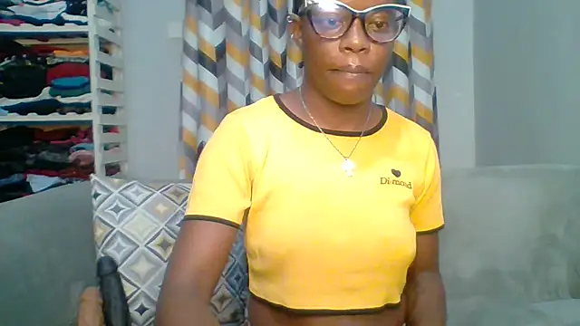 Petite 254 online show from February 12, 2026, 1:16 am