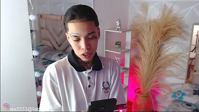 Snapshot of Jonesliam23 chatting on November 6, 2025, 7:40 pm Jonesliam23 online show from November 6, 2025, 7:40 pm