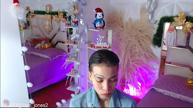 Jonesliam23 online show from December 16, 2025, 7:29 pm