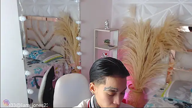 Snapshot of Jonesliam23 chatting on November 11, 2025, 7:52 pm Jonesliam23 online show from November 11, 2025, 7:52 pm