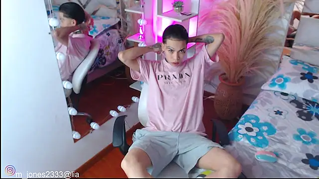 Snapshot of Jonesliam23 chatting on November 5, 2025, 8:01 pm Jonesliam23 online show from November 5, 2025, 8:01 pm