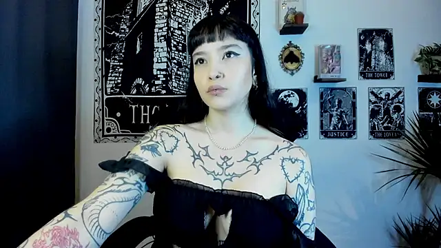 Demongirl6666 online show from October 15, 2025, 6:05 pm
