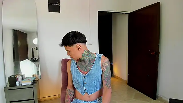 Jordyrodriiguez online show from October 17, 2025, 4:53 pm