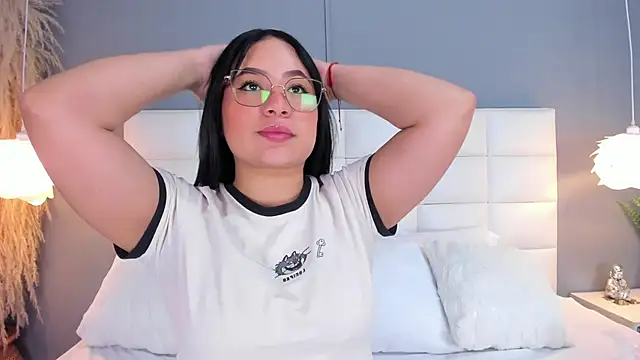 HannaKarson online show from February 7, 2026, 11:40 am