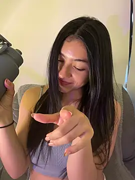 Liissa cute  online show from April 8, 2026, 6:31 pm