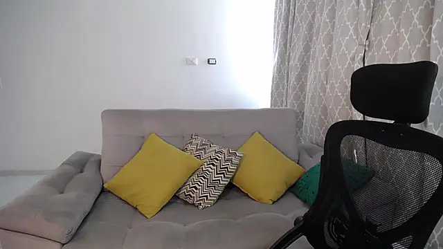 Snapshot of Liissa_cute_ chatting on February 6, 2025, 3:52 pm Liissa cute online show from February 6, 2025, 3:52 pm