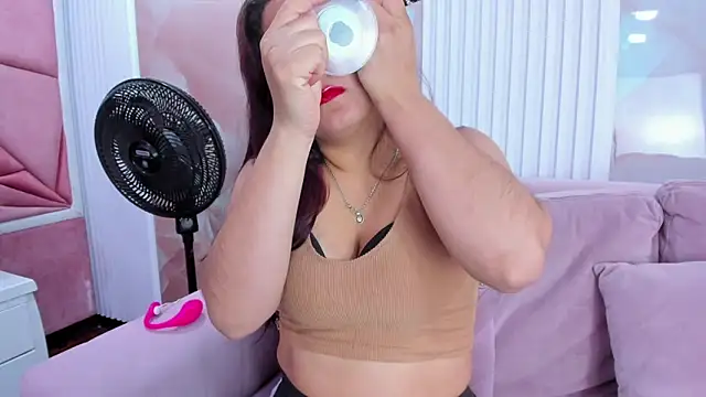 Snapshot of MariaClay chatting on May 13, 2026, 12:34 pm MariaClay online show from May 13, 2026, 12:34 pm