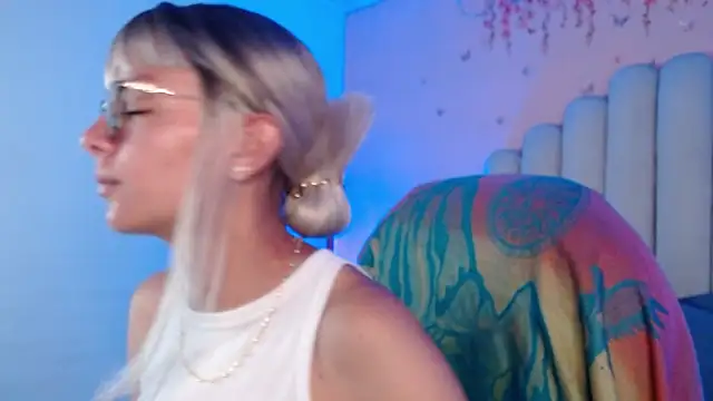 peyton golden1 online show from September 22, 2025, 3:23 am