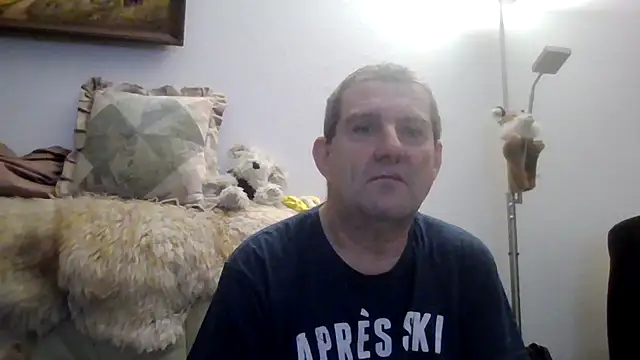 Snapshot of Lutzi1 chatting on February 11, 2025, 7:27 pm Lutzi1 online show from February 11, 2025, 7:27 pm