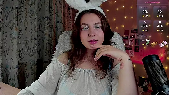 Snapshot of LisaCase chatting on December 5, 2024, 8:27 am LisaCase online show from December 5, 2024, 8:27 am