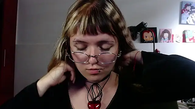 NEXT DOOR GIRL  online show from September 22, 2025, 10:05 pm