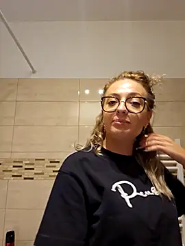 Snapshot of Selenna_emma chatting on September 20, 2025, 2:22 pm Selenna emma online show from September 20, 2025, 2:22 pm